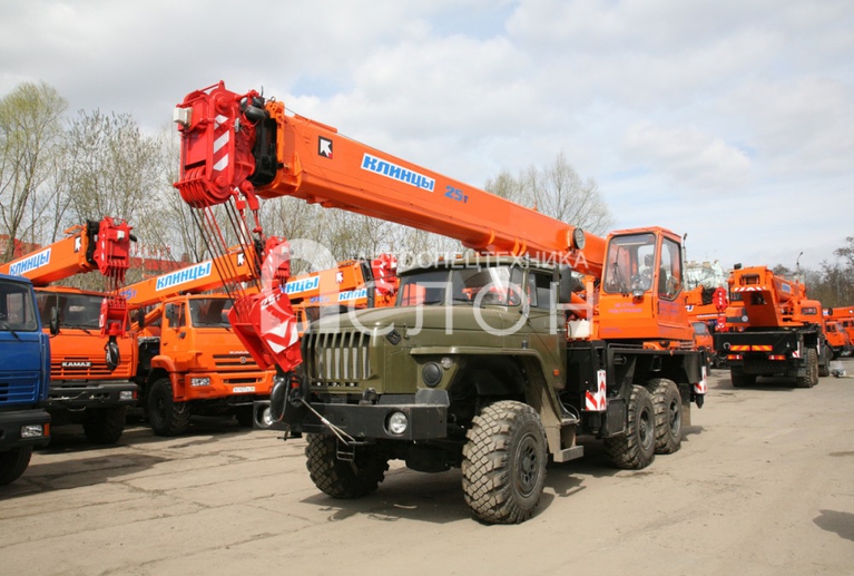 КС-55713-3К-1 на шасси Урал-5557 Автокран КС-55713-3К-1 на шасси Урал-5557
