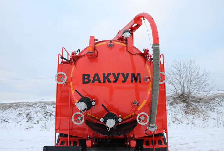 Комбинированная вакуумная машина КМВС-6/5 на шасси КАМАЗ 65115-50 (насос PNR-124)