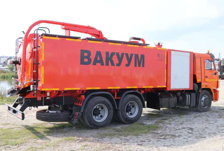 Комбинированная каналопромывочная машина КМВС-10/5 на шасси КАМАЗ 65115-50 (насос Jurop PNR-122)