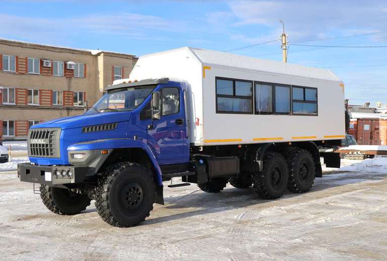 Вахтовый автобус Урал NEXT 4320-74Е5 (с грузовым отсеком) (22 места)