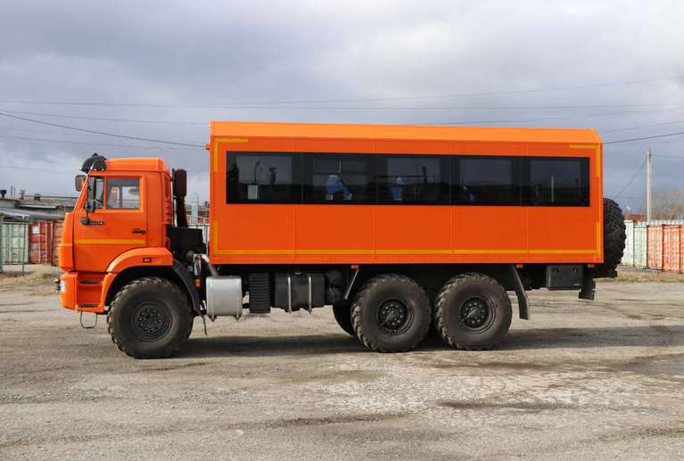 Вахтовый автобус КАМАЗ 43118-50 (со скосами в верхней части) (28 мест)
