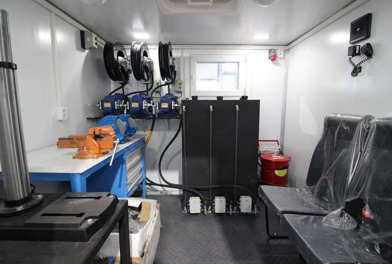 Агрегат ремонта и обслуживания качалок АРОК с КМУ Инман ИМ-20 на шасси МАЗ 6317F9