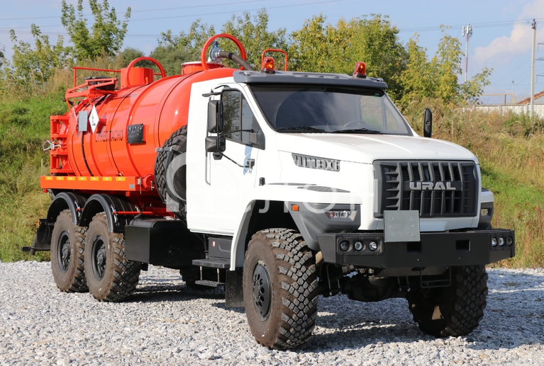 АКН-10 Урал 6х6