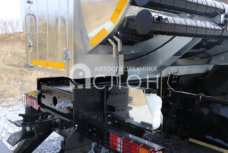 avtocisterna-pishchevaya-acpt-95-na-shassi-maz-631828-8575-052