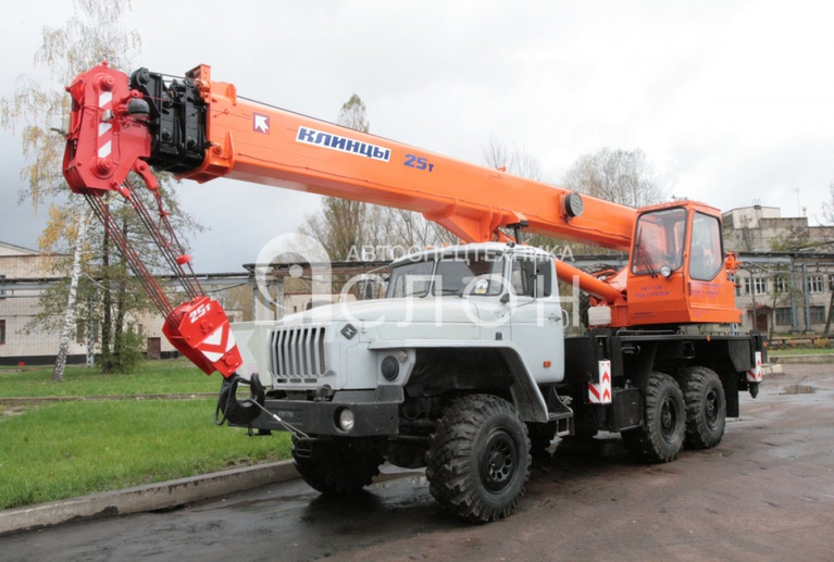 КС-55713-3К-3 на шасси Урал-5557 Автокран КС-55713-3К-3 на шасси Урал-5557