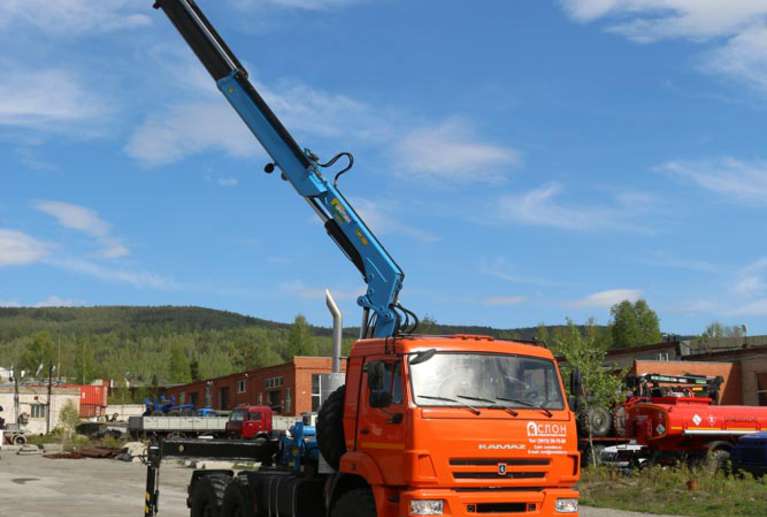 Седельный тягач КАМАЗ 53504 с КМУ