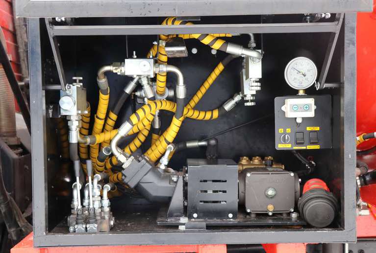 Вакуумная илососная машина МВС-9 на шасси МАЗ 534025-585-013 (насос DL-250)