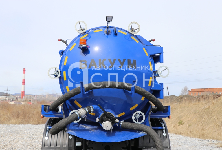 vakuumnaya-mashina-mv-11-na-shassi-maz-631828-8578-052