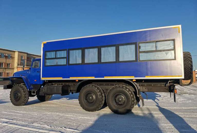Вахтовый автобус УРАЛ 4320 (капотный) (28 мест)