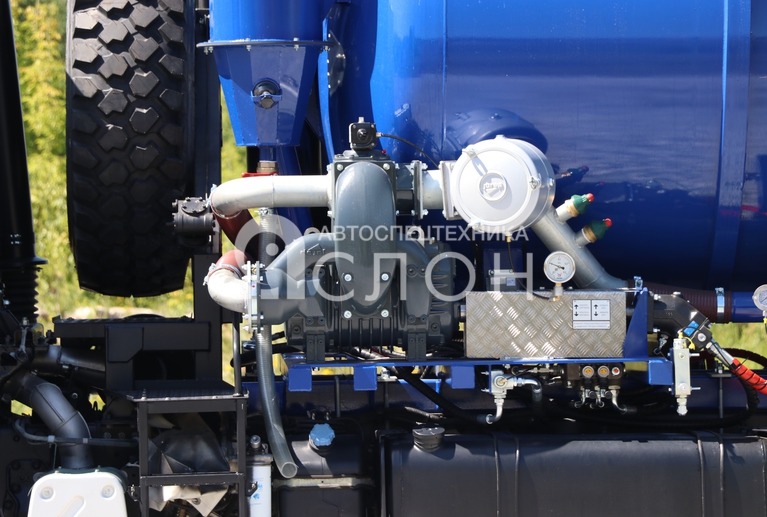 Вакуумная машина МВС-15 на шасси МАЗ 6317F9